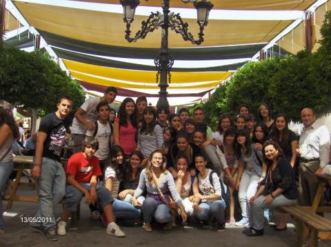 9-grupo_en_plaza_ayto.jpg