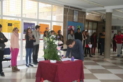 contraelmaltratofemenino09.jpg